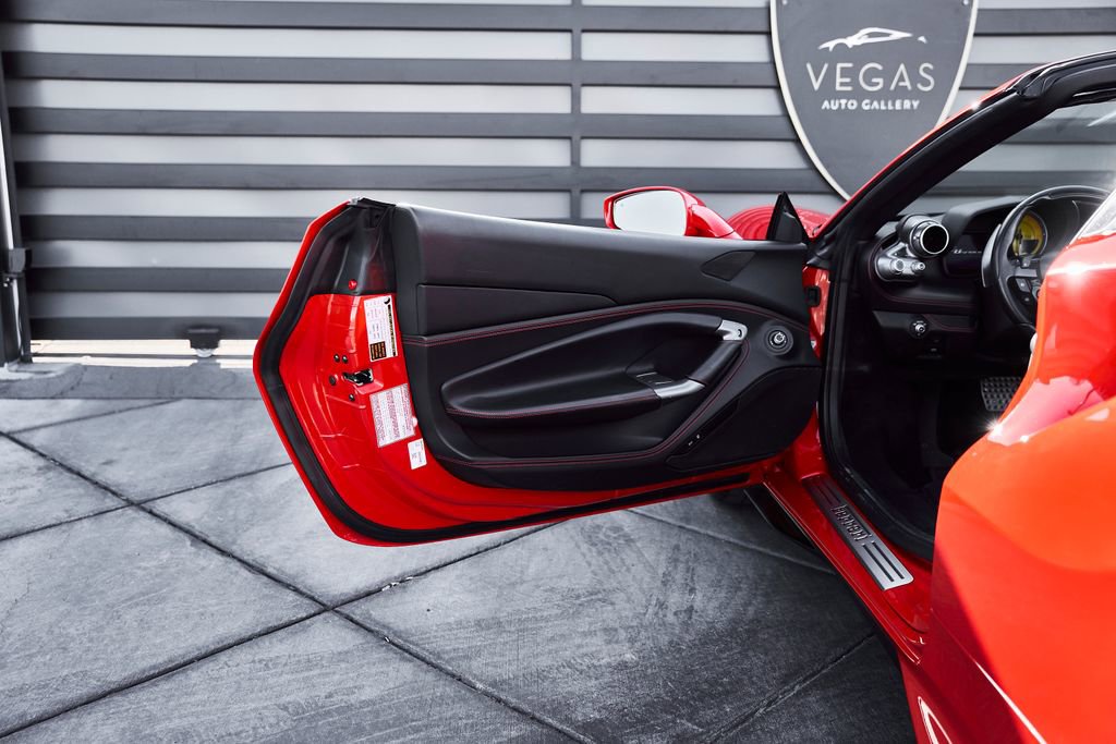 Used 2023 Ferrari F8 Tributo image 32