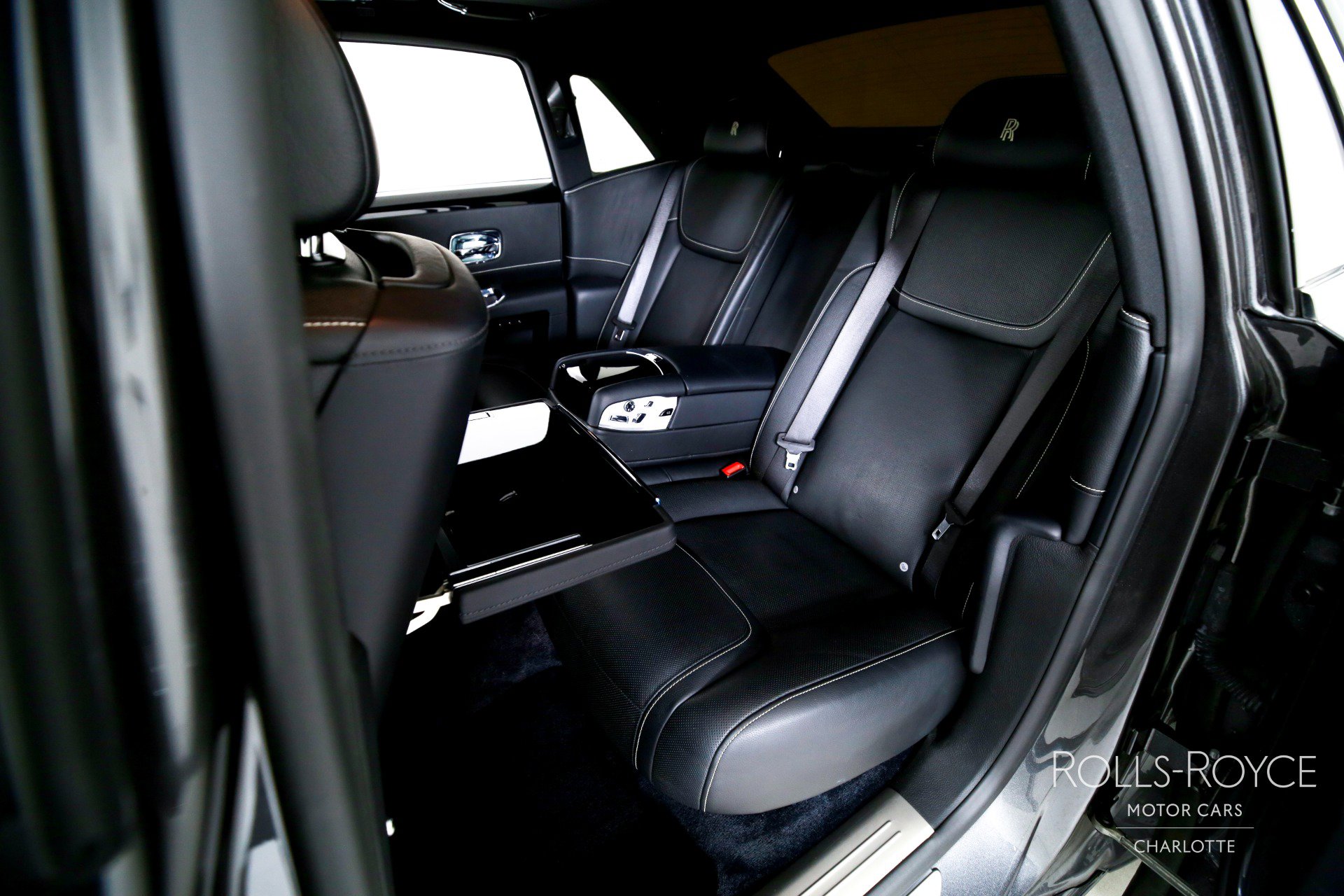 Used 2015 Rolls-Royce Ghost image 19