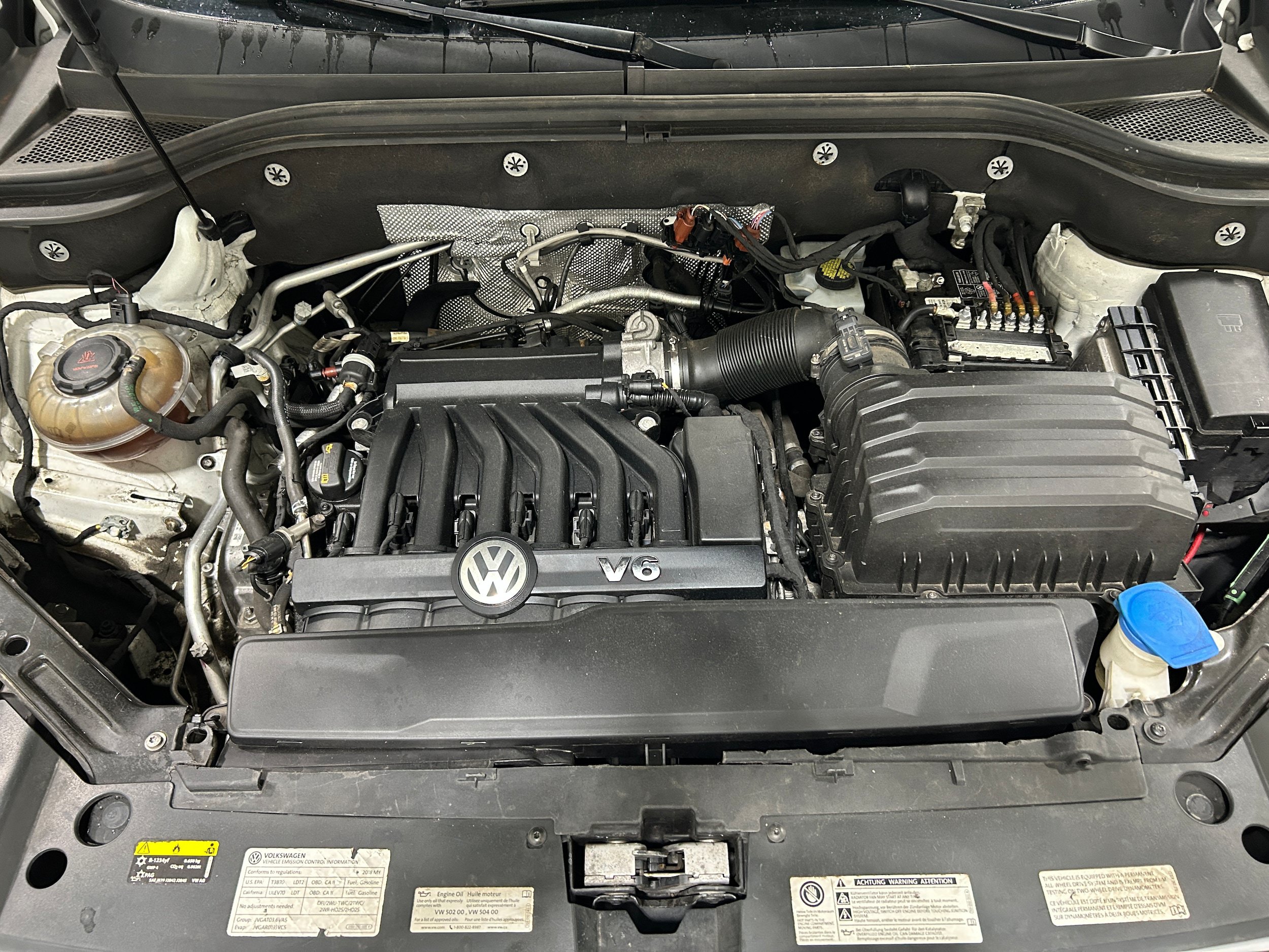 Used 2018 Volkswagen Atlas SEL w/ R-Line Package AWD/4WD image 17
