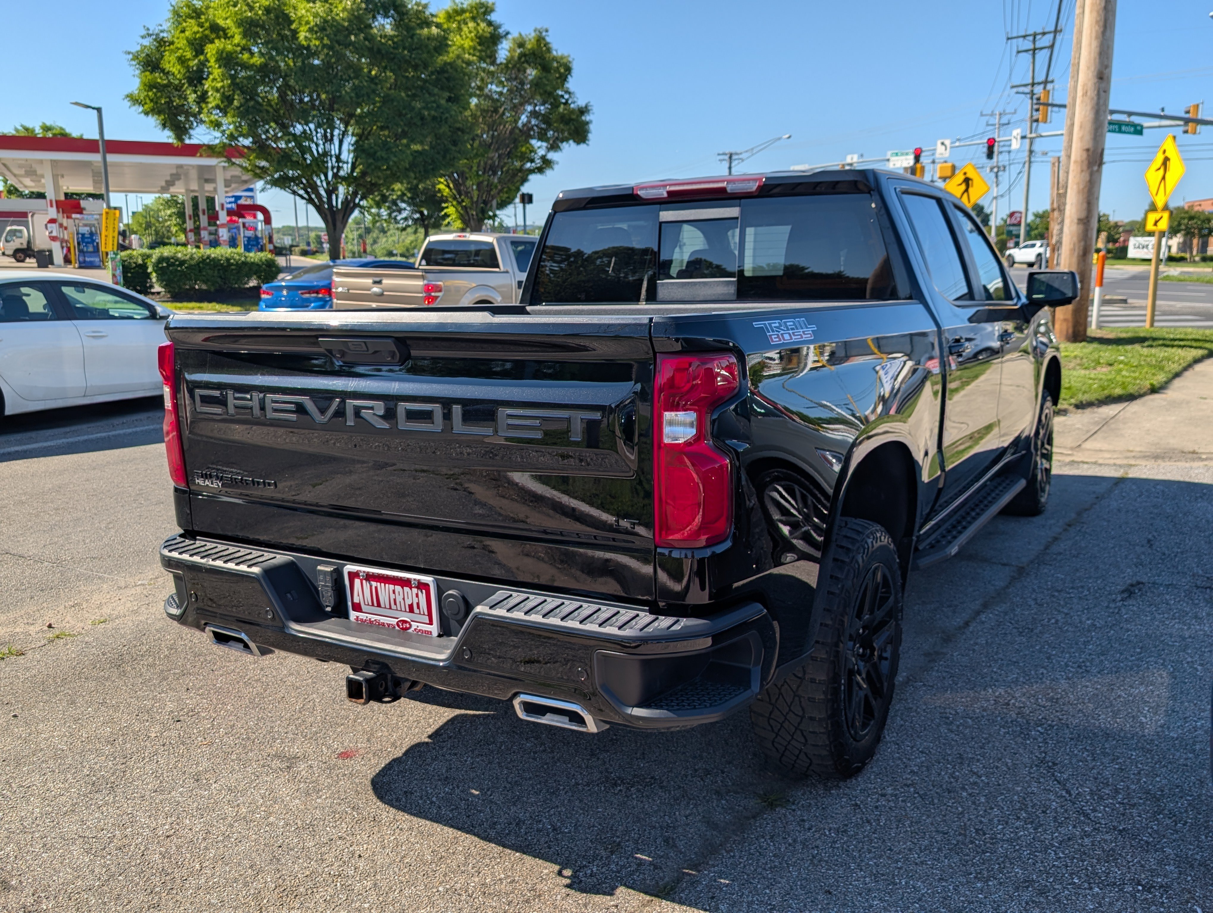 Used 2024 Chevrolet Silverado 1500 LT Trail Boss w/ LT Trail Boss Premium Package AWD/4WD image 2