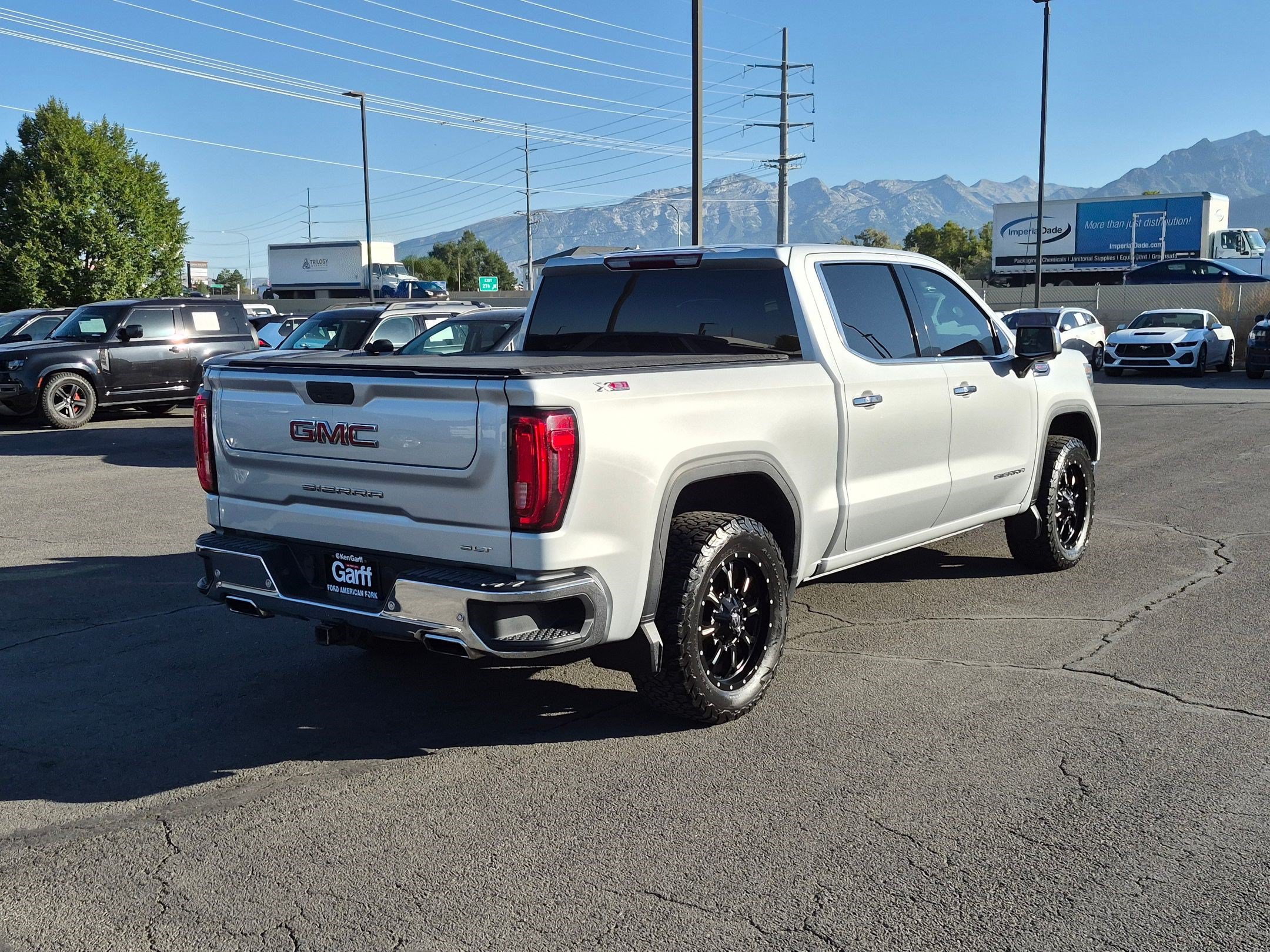Used 2019 GMC Sierra 1500 SLT w/ Driver Alert Package I AWD/4WD image 3