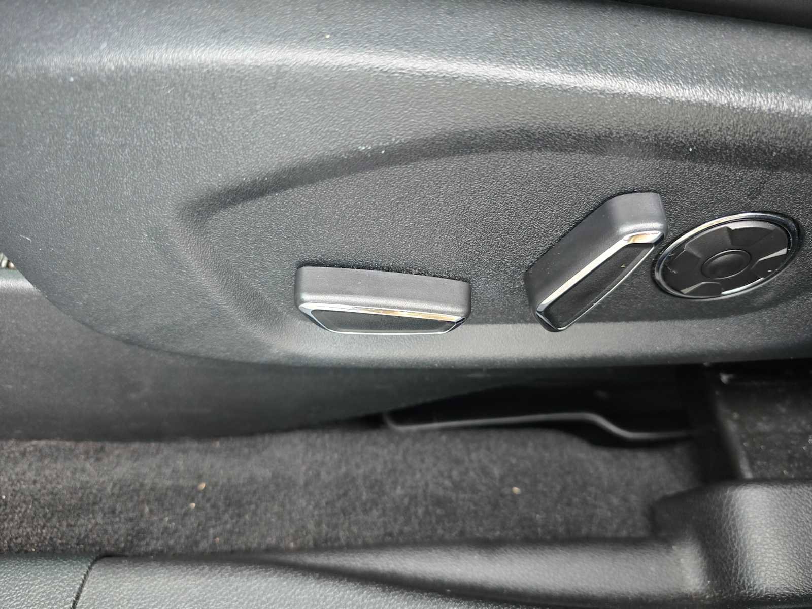 Used 2018 Ford Explorer Platinum image 24