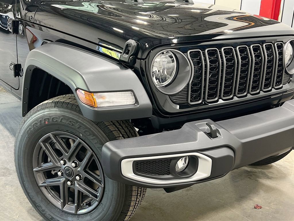 New 2025 Jeep Gladiator Sport image 40