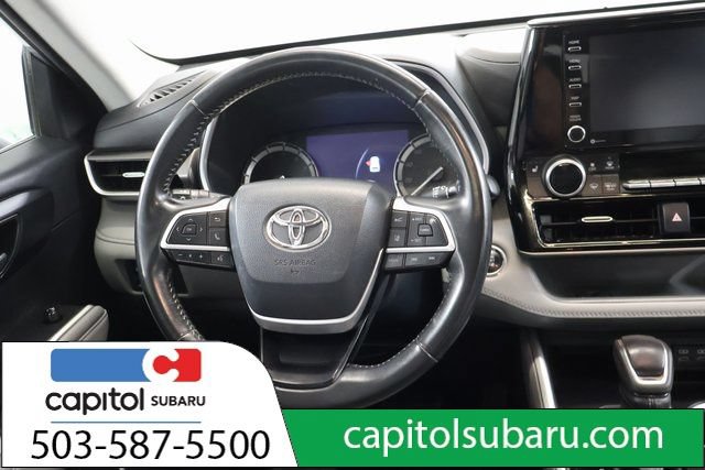Used 2022 Toyota Highlander XLE AWD/4WD image 16