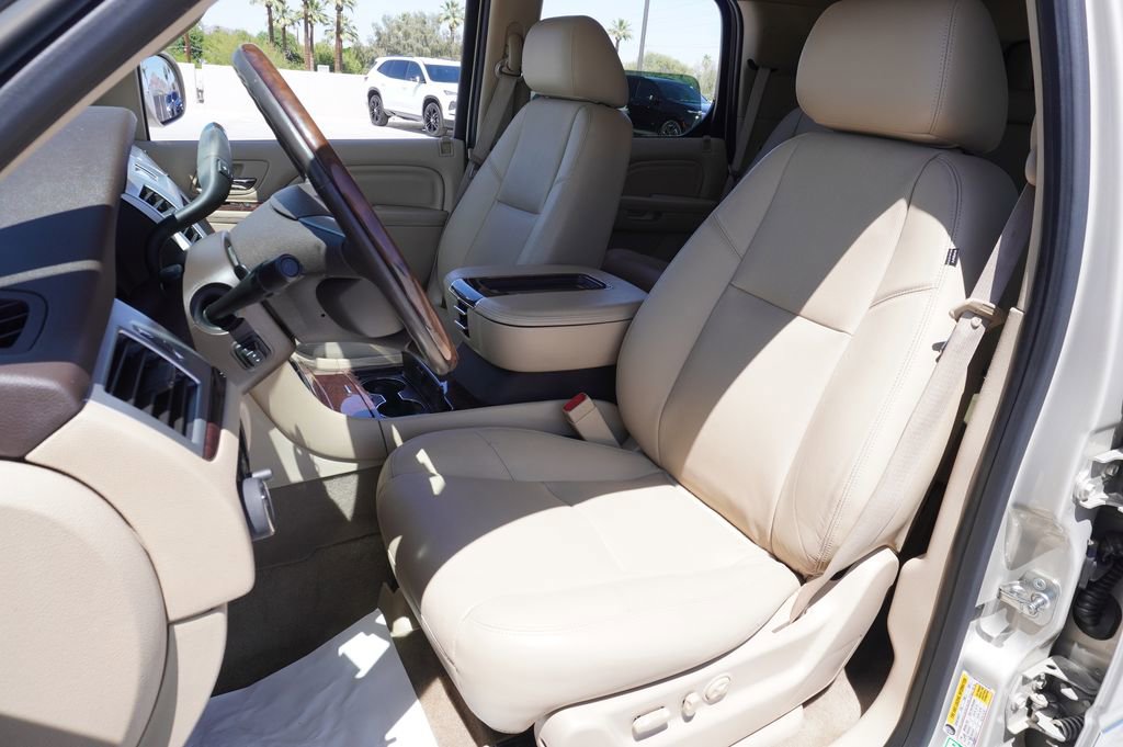 Used 2012 Cadillac Escalade Luxury AWD/4WD image 15