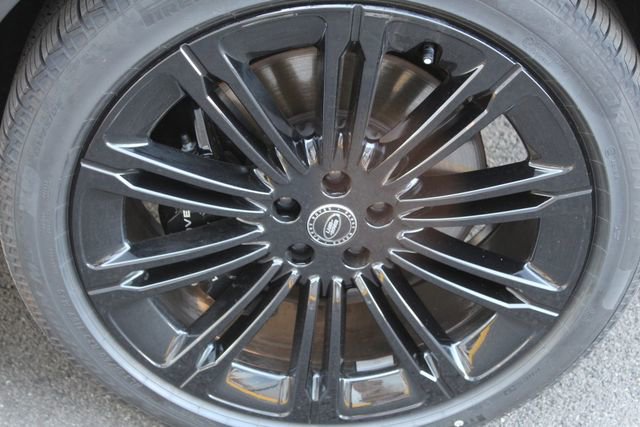 Used 2025 Land Rover Range Rover SV image 9