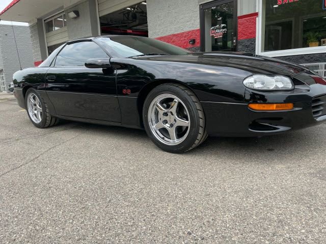 Used 2000 Chevrolet Camaro Z28 w/ SS Performance/Appearance Pkg RWD image 8