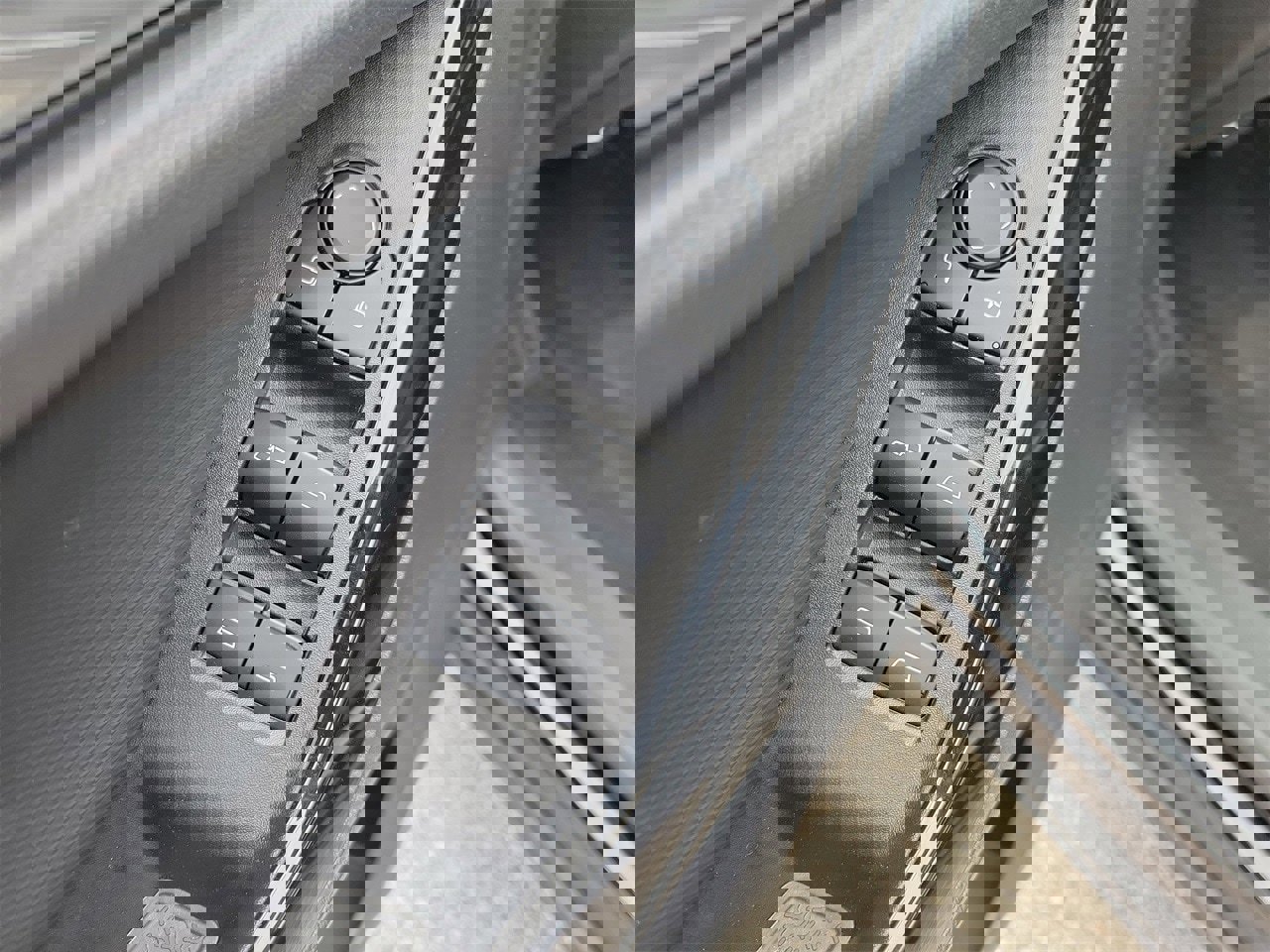 Used 2025 Chevrolet Equinox LT image 13