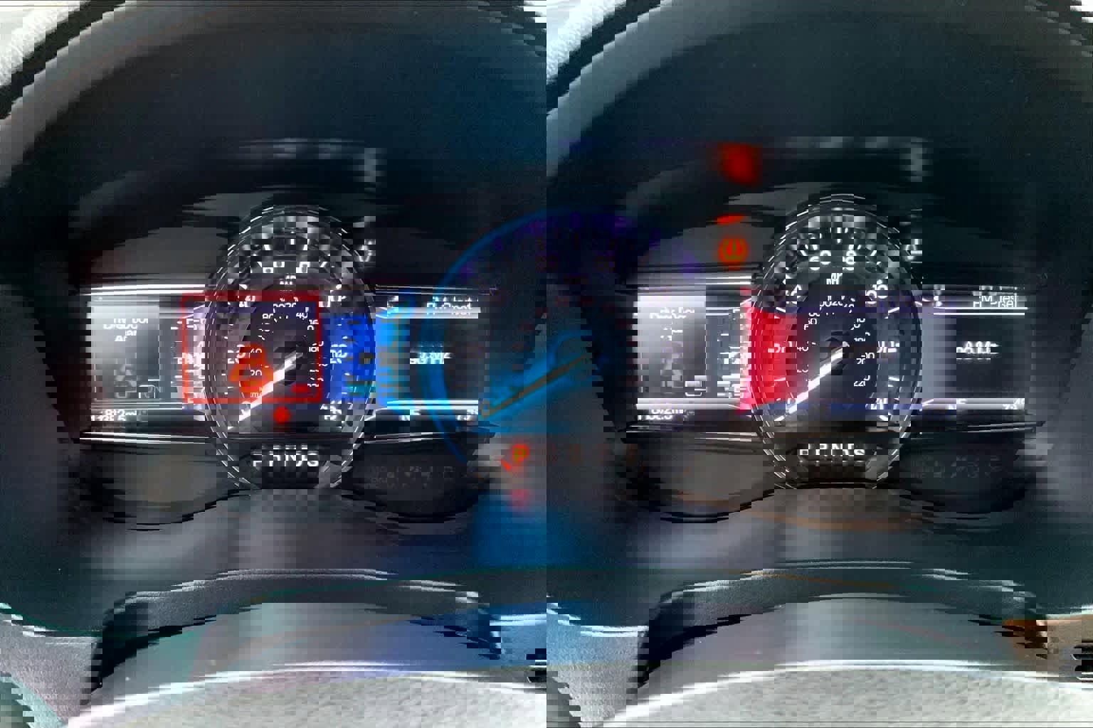 Used 2017 Ford Explorer XLT w/ Equipment Group 202A FWD image 22