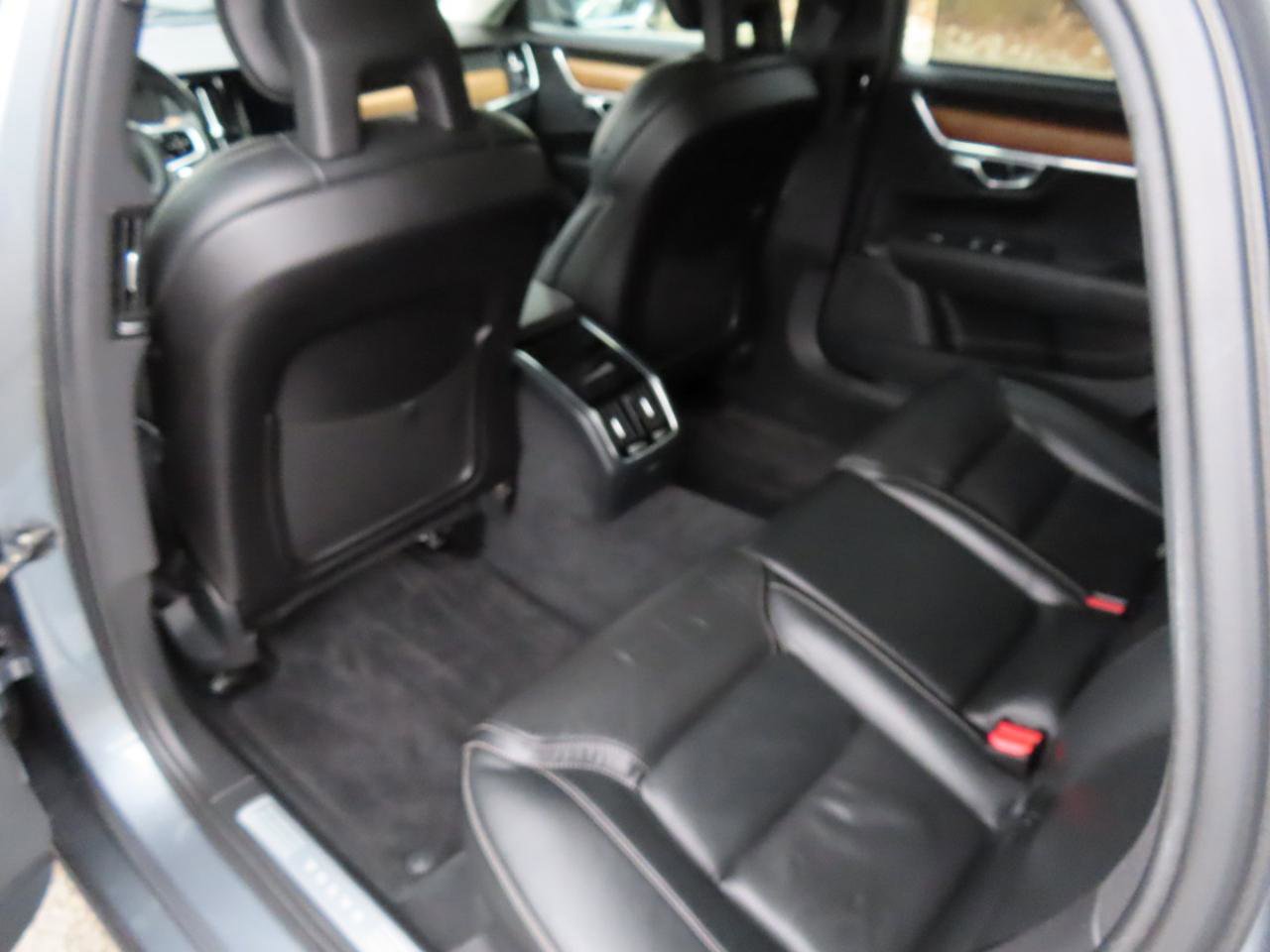 Used 2018 Volvo S90 T6 Inscription w/ Convenience Package image 9