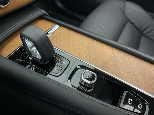Certified 2025 Volvo XC90 B5 Plus w/ Protection Package AWD/4WD image 22