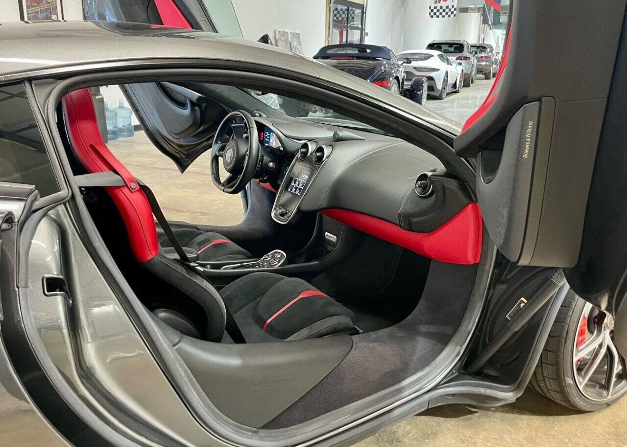 Used 2017 McLaren 570S image 15