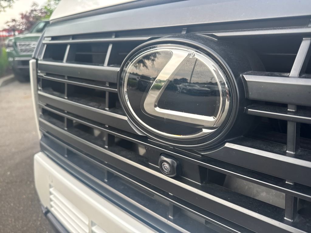 Used 2024 Lexus GX 550 w/ Accessory Package (2T) AWD/4WD image 38