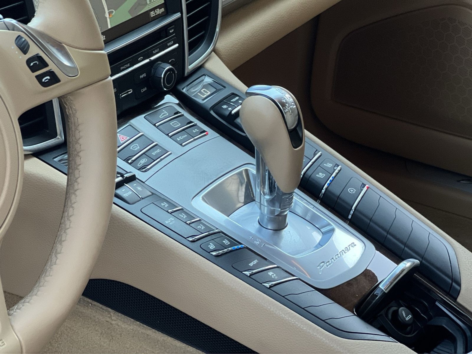 Used 2014 Porsche Panamera 4 AWD/4WD image 27