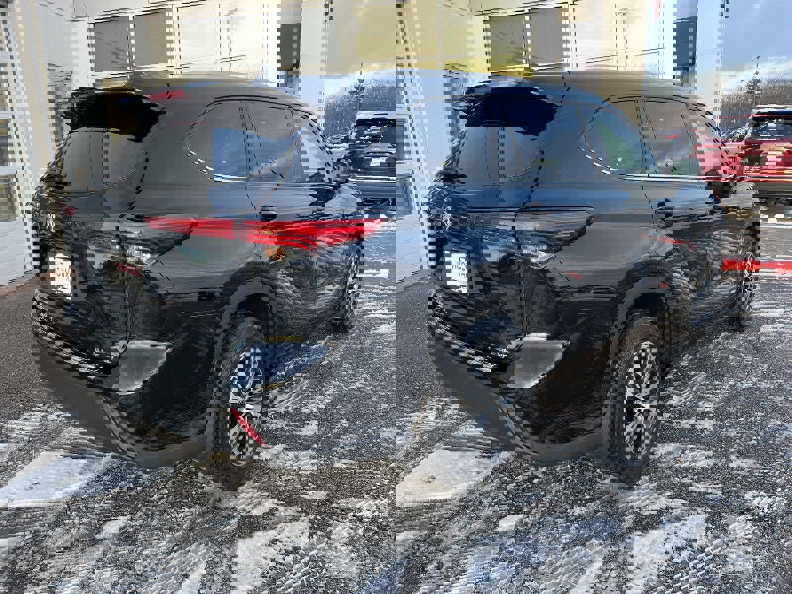 Certified 2023 Toyota Highlander XLE image 29