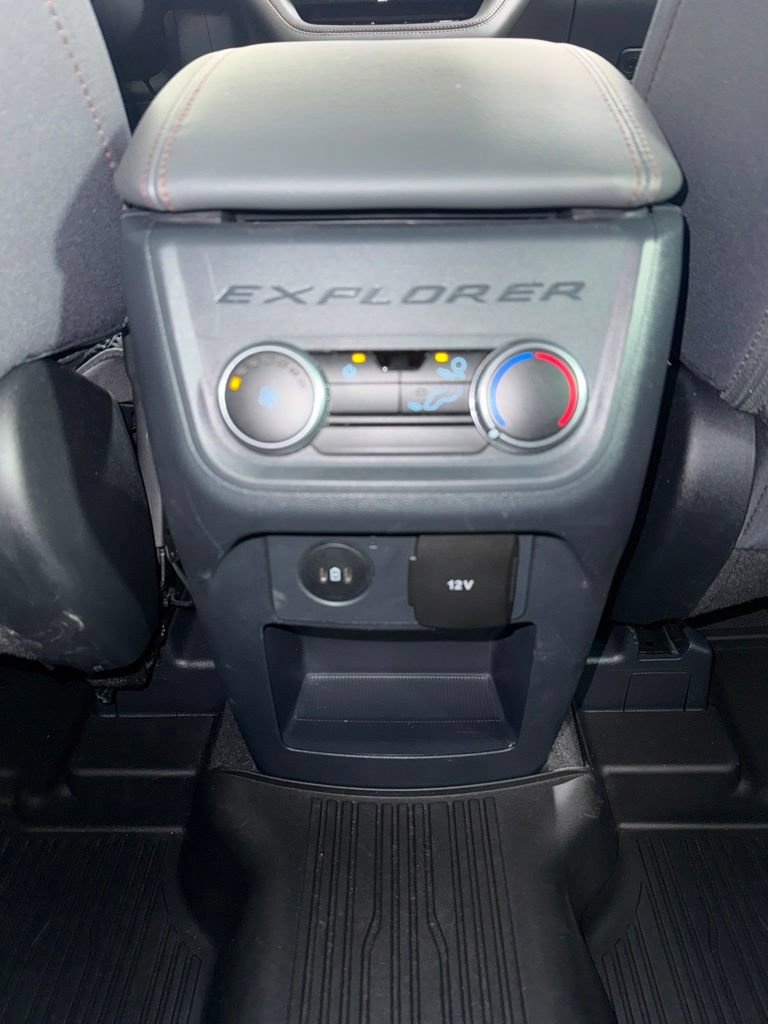 Used 2025 Ford Explorer Active AWD/4WD image 29