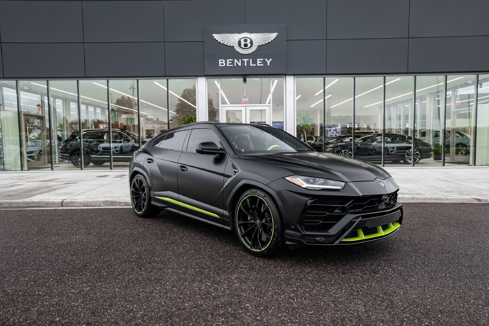 Used 2022 Lamborghini Urus AWD/4WD image 17