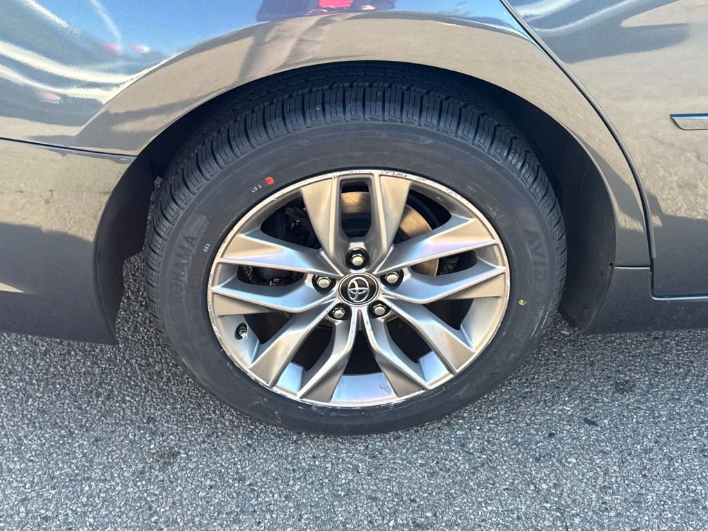 Used 2019 Toyota Avalon XLE w/ Moonroof Package image 39