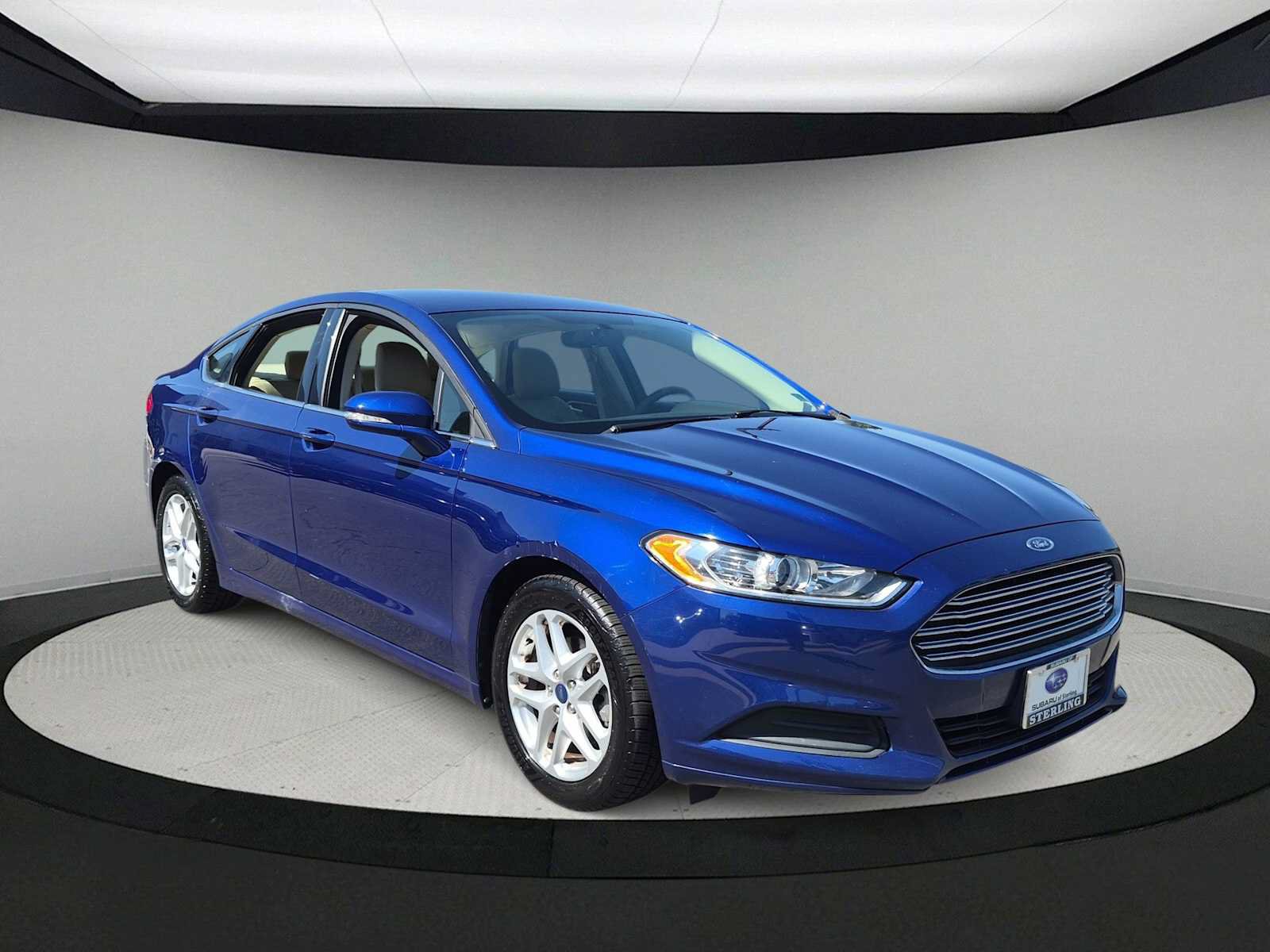 Used 2014 Ford Fusion SE FWD image 2