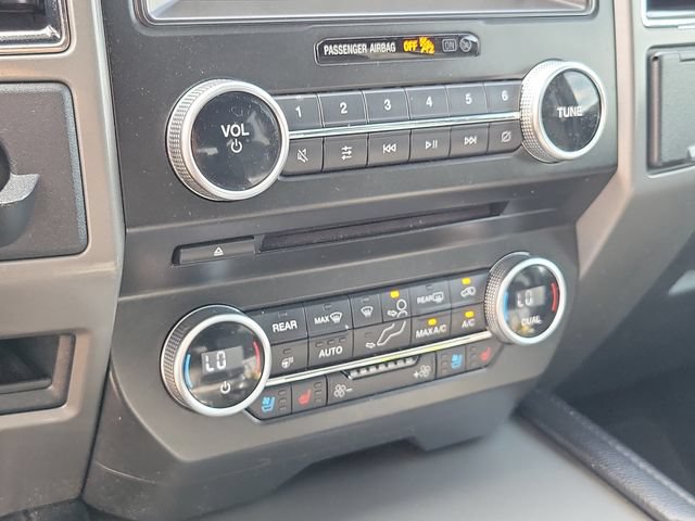Used 2018 Ford Expedition XLT w/ Equipment Group 202A AWD/4WD image 18