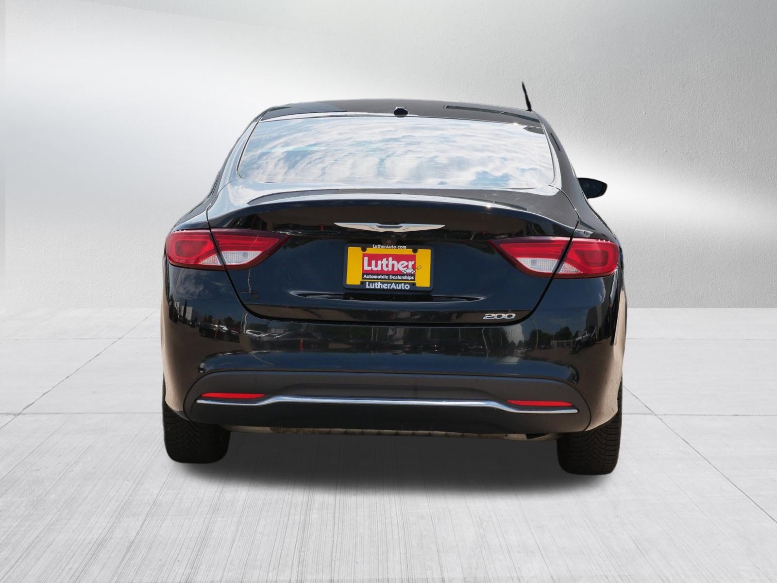 Used 2015 Chrysler 200 Limited w/ Convenience Group FWD image 6