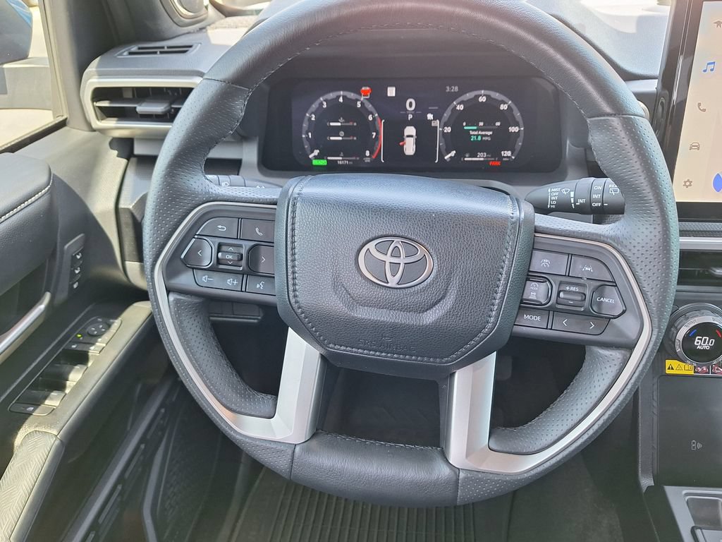 Used 2025 Toyota 4Runner Limited AWD/4WD image 15
