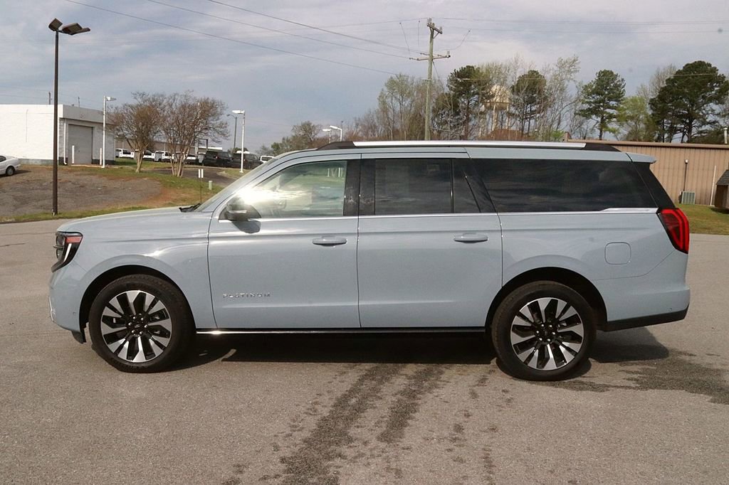 Used 2025 Ford Expedition Max Platinum w/ Driver's Package AWD/4WD image 4