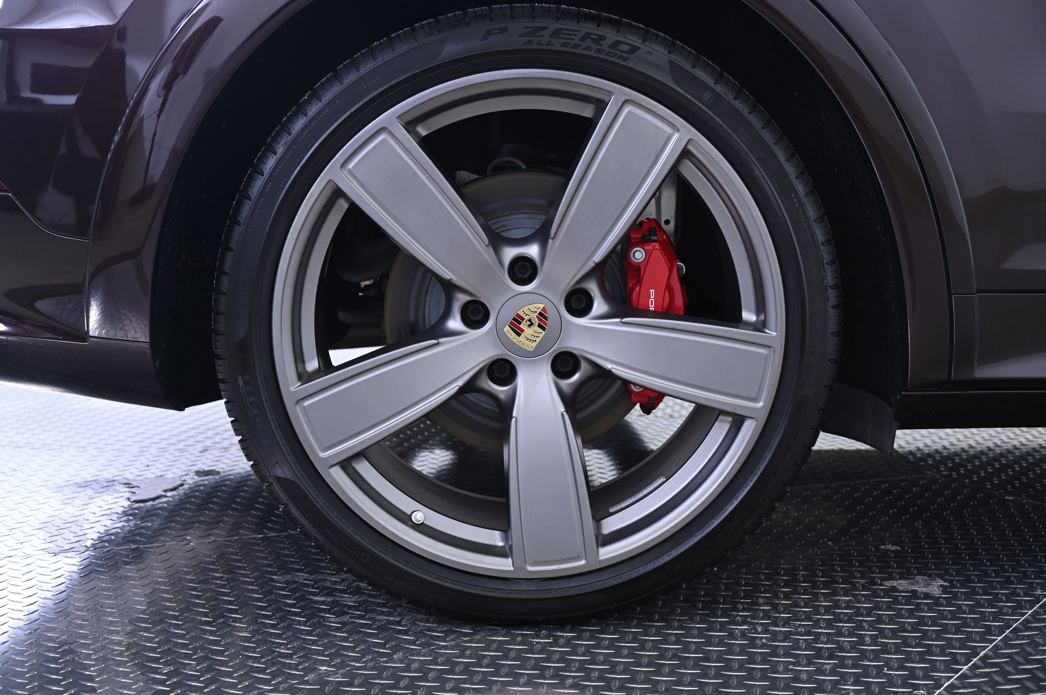 Used 2022 Porsche Cayenne GTS image 13