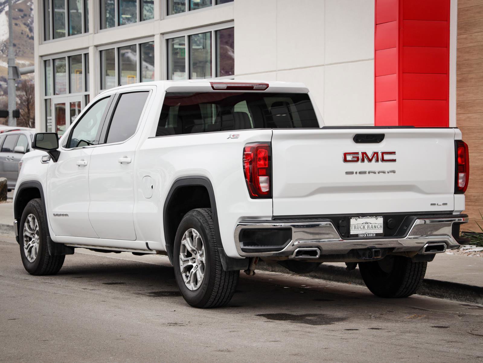 Used 2023 GMC Sierra 1500 SLE w/ X31 Off-Road Package image 6