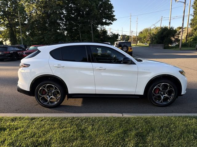 Used 2024 Alfa Romeo Stelvio Veloce AWD/4WD image 9