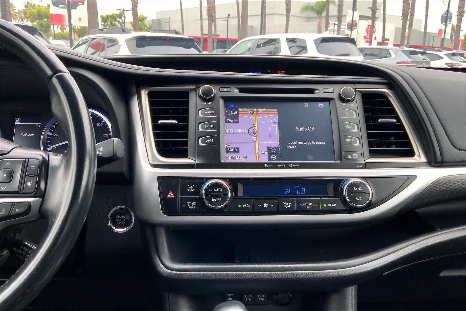 Used 2019 Toyota Highlander SE FWD image 32