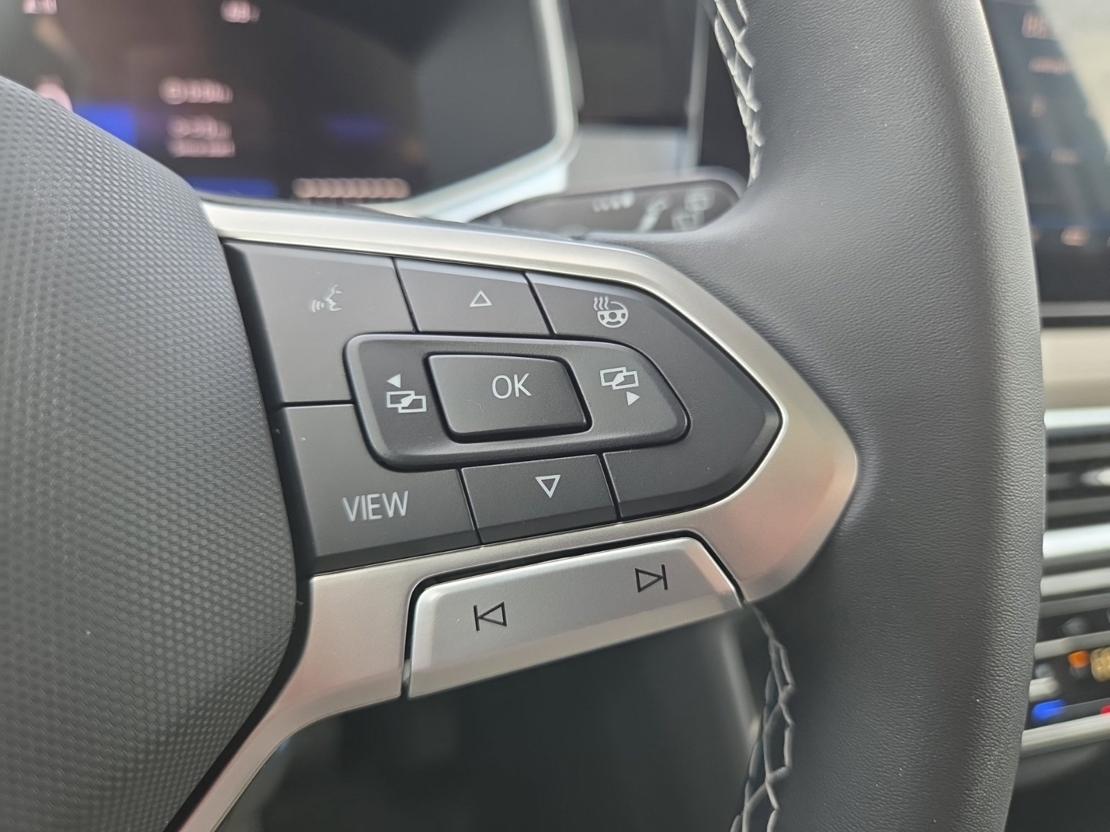 New 2027 Volkswagen Taos SE FWD image 25