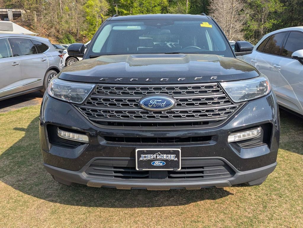 Used 2023 Ford Explorer XLT w/ Equipment Group 202A image 6