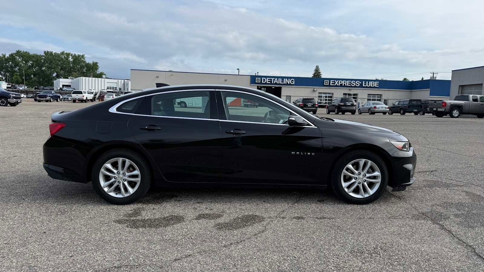 Used 2016 Chevrolet Malibu LT w/ Leather Package FWD image 3