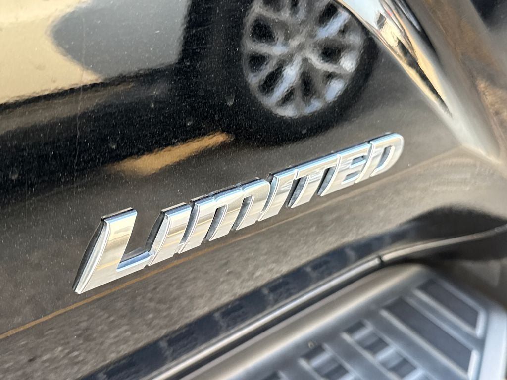 Used 2025 Toyota 4Runner Limited AWD/4WD image 4