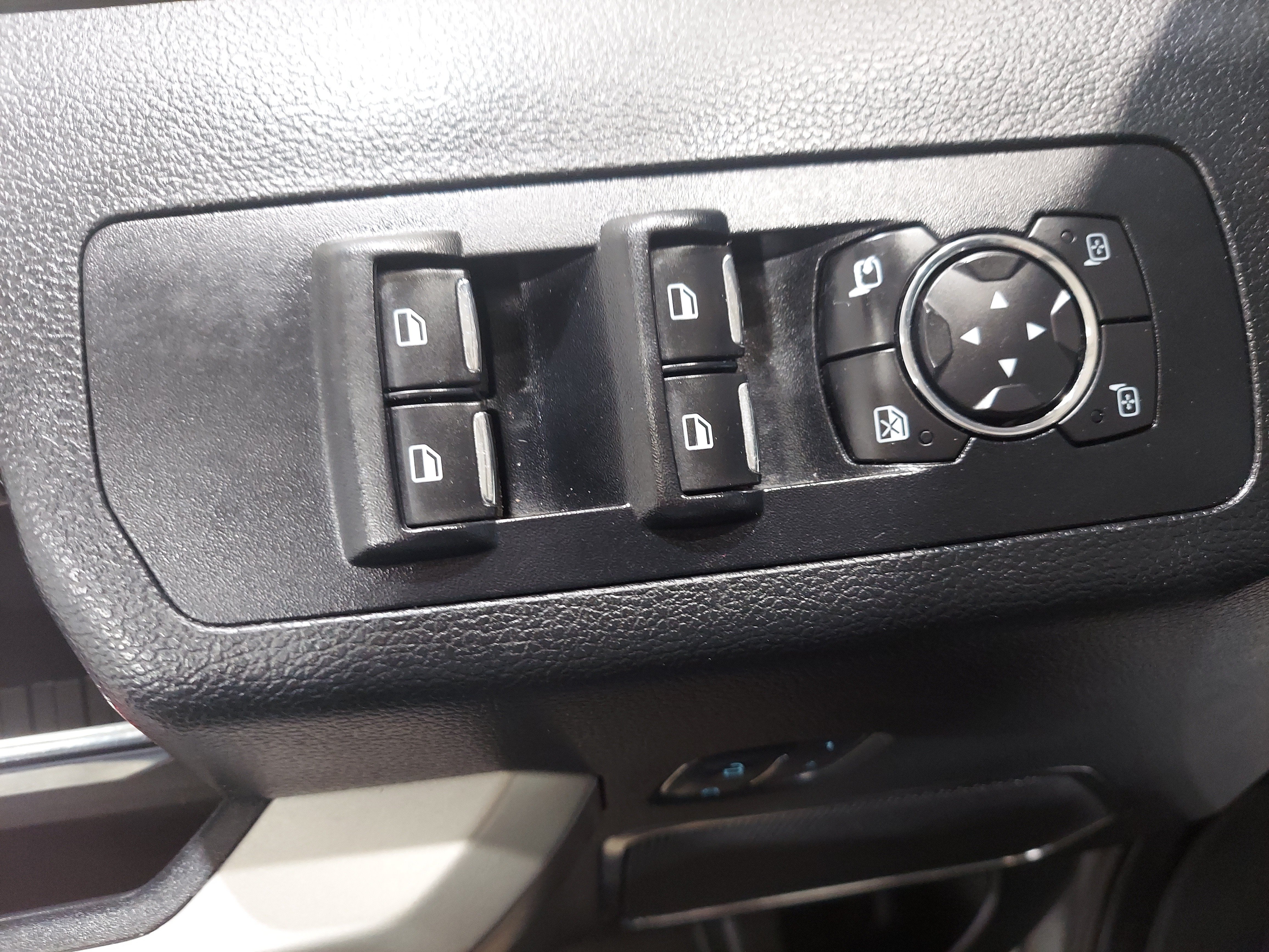 Used 2015 Ford F150 Lariat w/ Equipment Group 502A Luxury AWD/4WD image 19