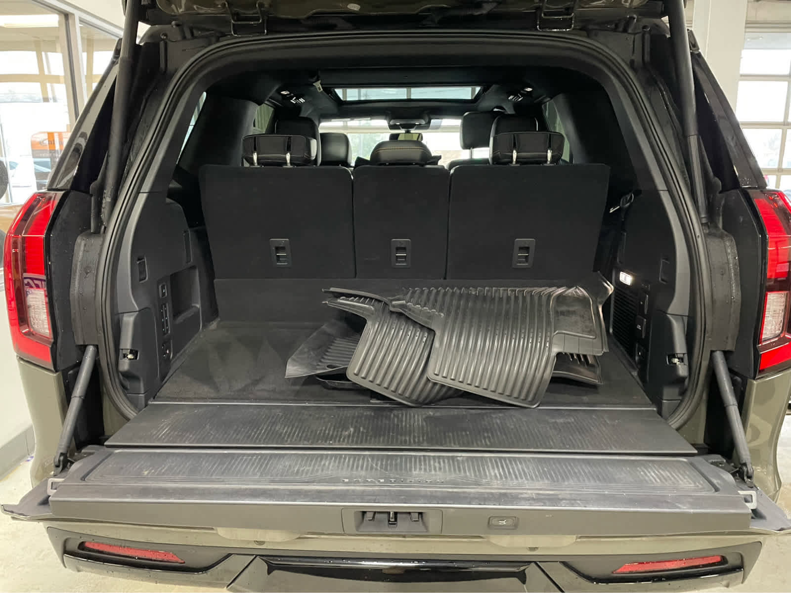 Used 2025 Ford Expedition Tremor AWD/4WD image 36