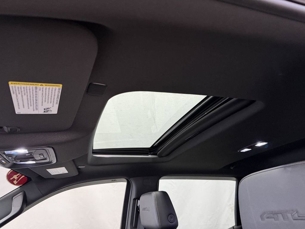 Used 2024 GMC Sierra 1500 AT4 w/ Technology Package image 5