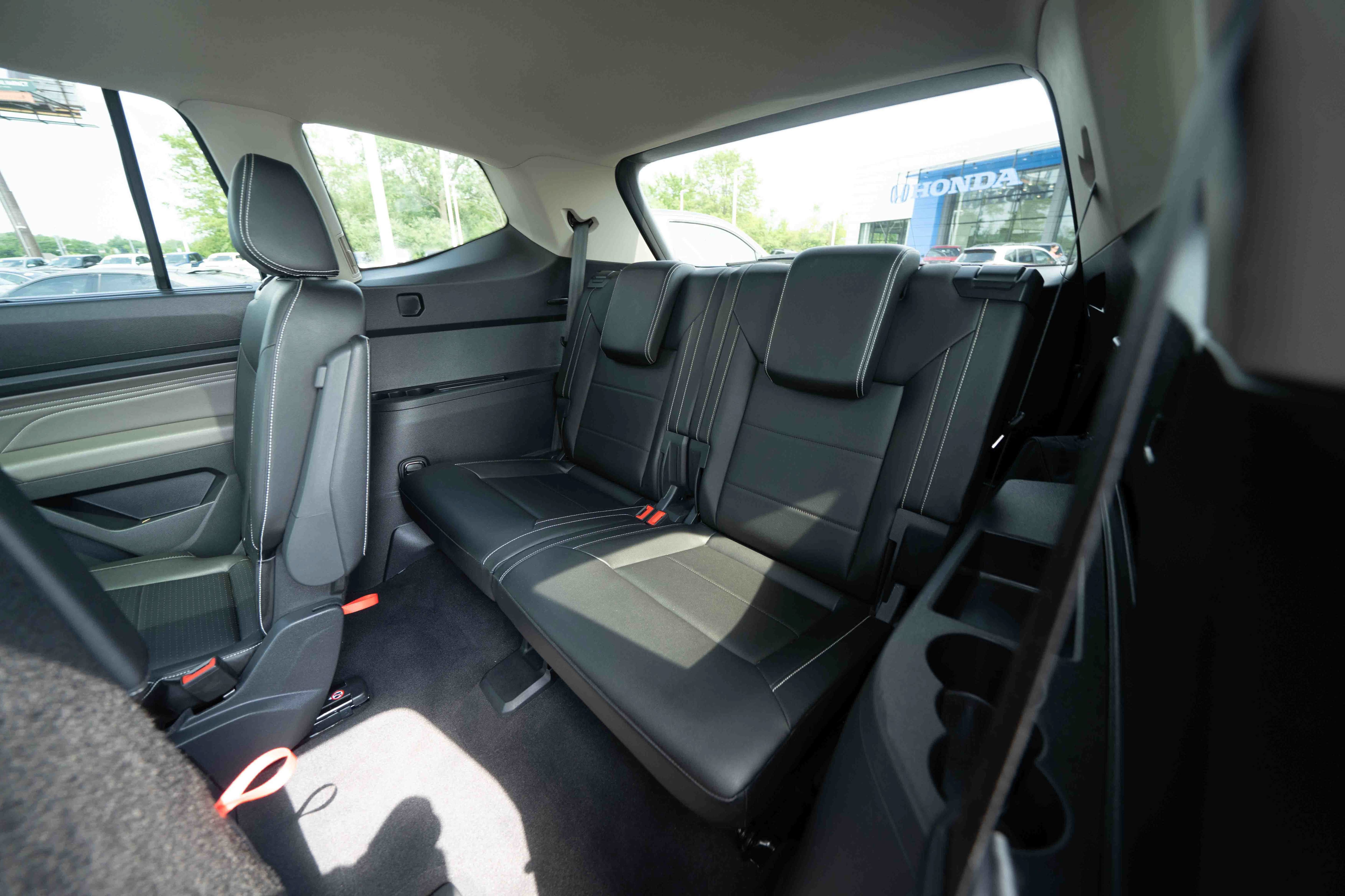 Used 2023 Volkswagen Atlas SE w/ Panoramic Sunroof Package AWD/4WD image 24