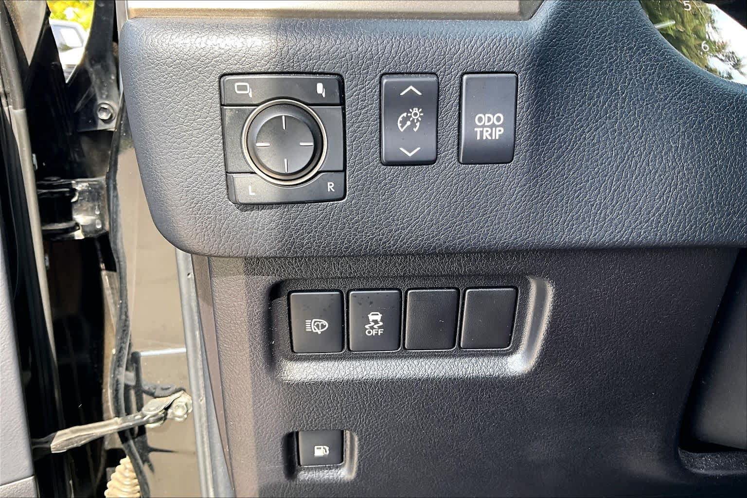 Used 2018 Lexus GX 460 Premium w/ Premium Package AWD/4WD image 32