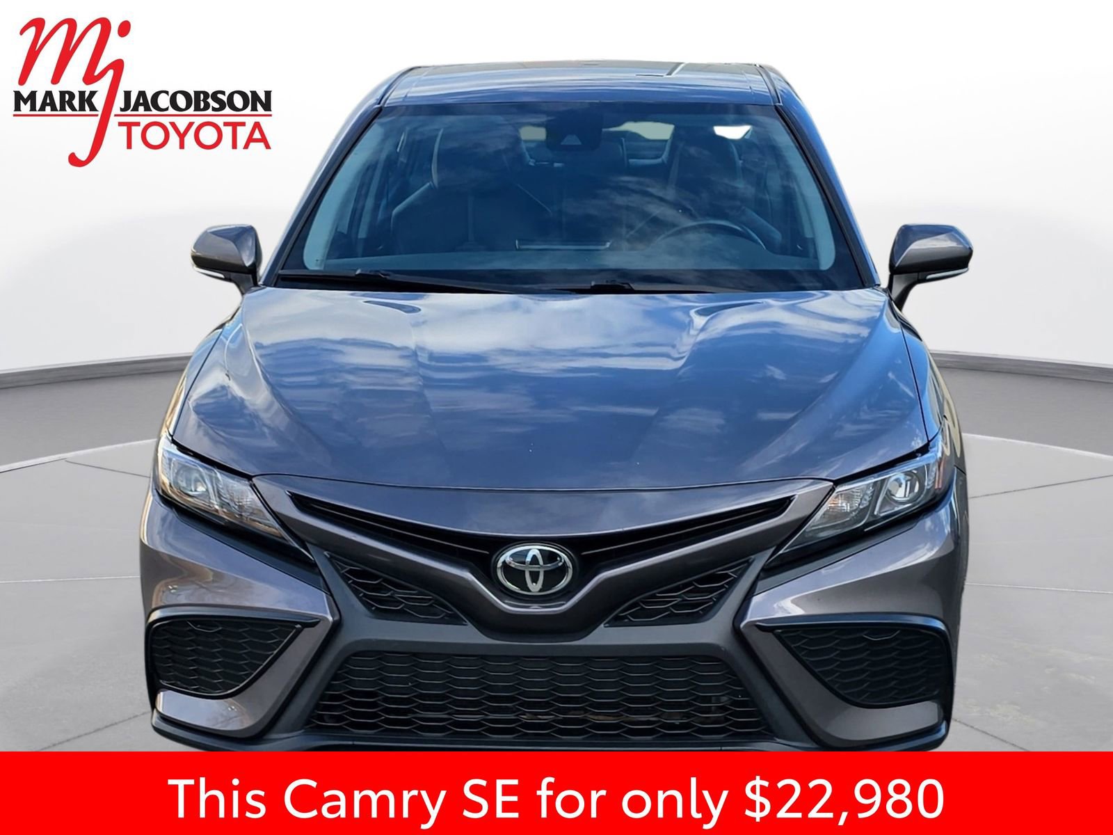 Used 2024 Toyota Camry SE image 3
