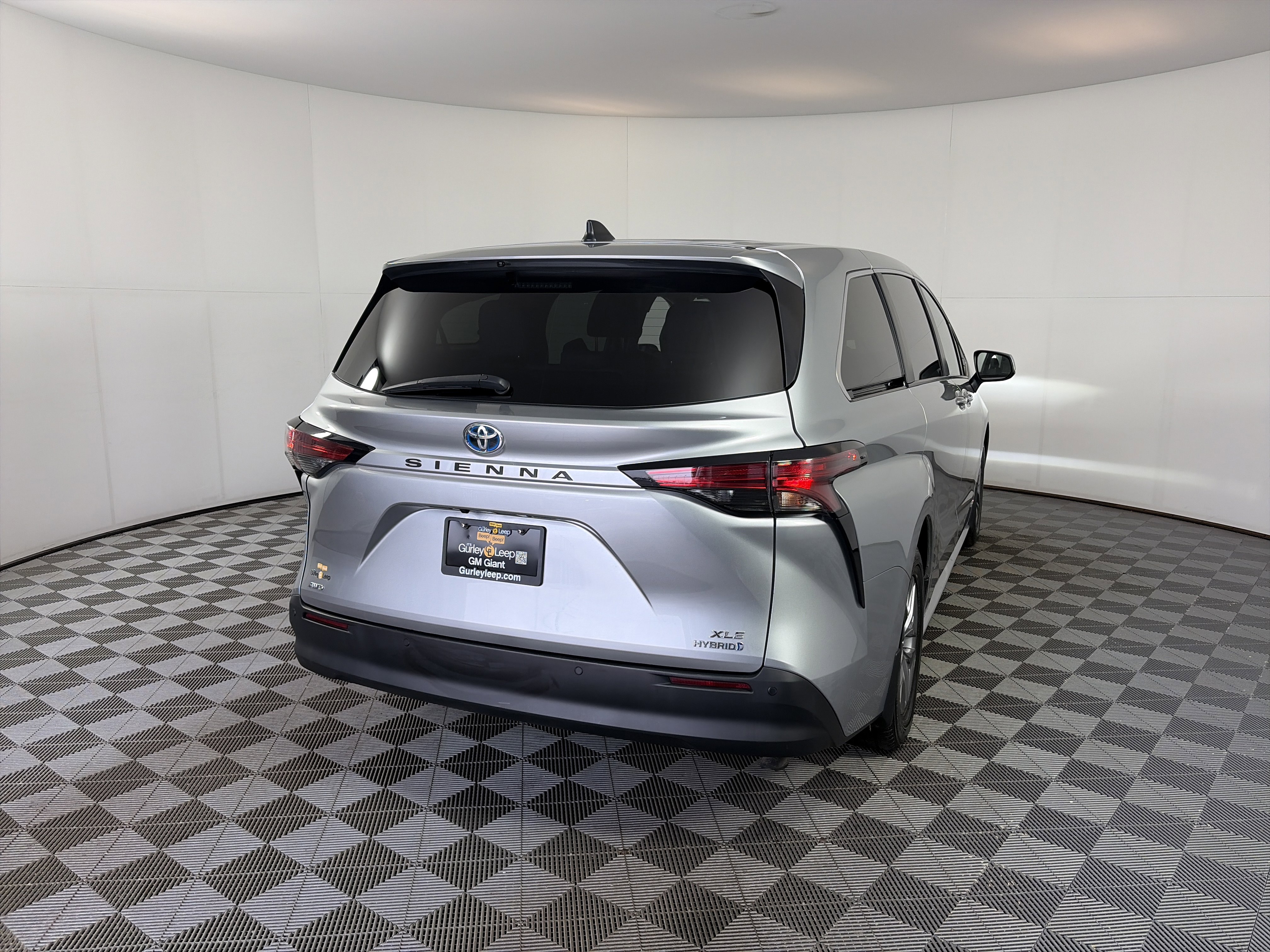 Used 2021 Toyota Sienna XLE image 11