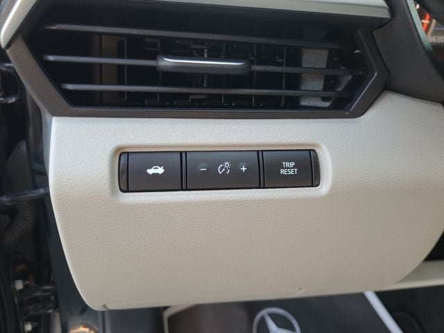 Used 2025 Nissan Altima 2.5 SV FWD image 24