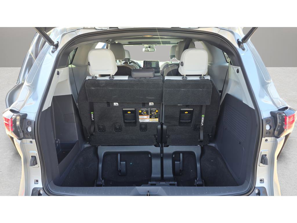 Used 2021 Toyota Sienna XSE image 18