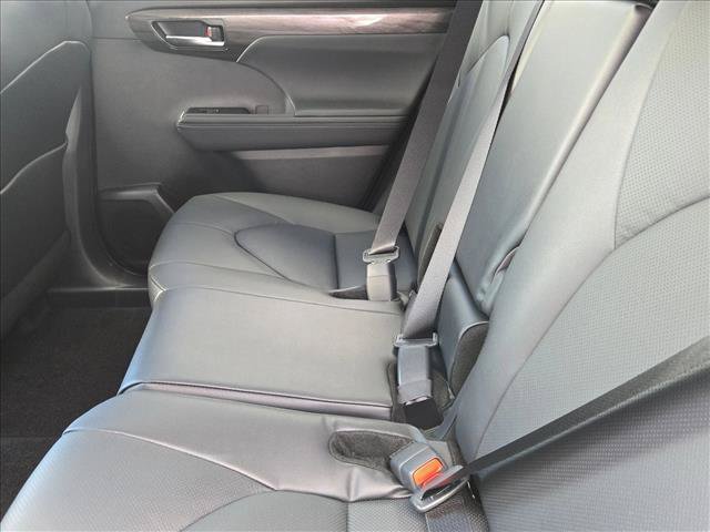 New 2026 Toyota Highlander Limited AWD/4WD image 16