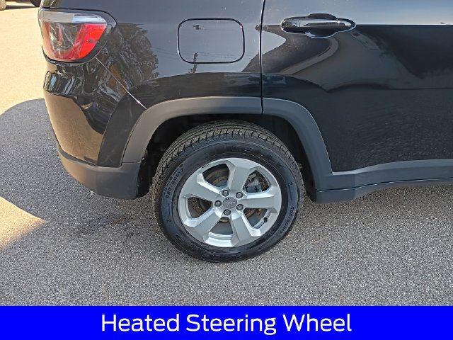 Used 2020 Jeep Compass Latitude w/ Cold Weather Group AWD/4WD image 11