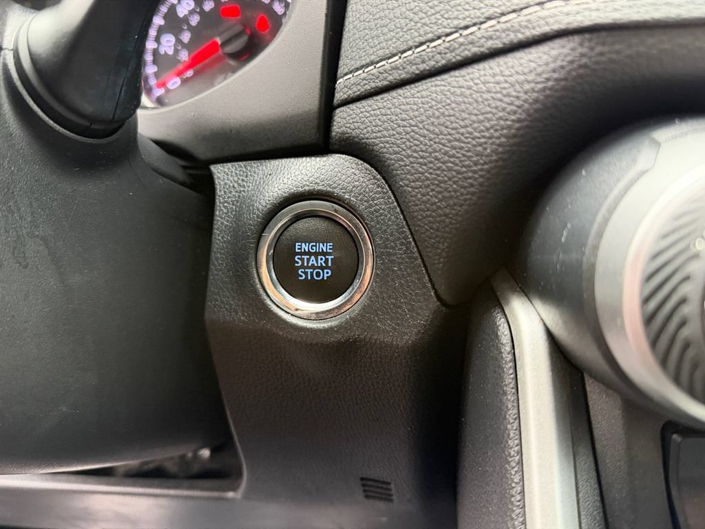 Used 2021 Toyota RAV4 XLE AWD/4WD image 24