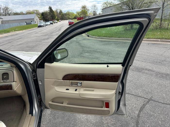 Used 2007 Mercury Grand Marquis GS RWD image 28