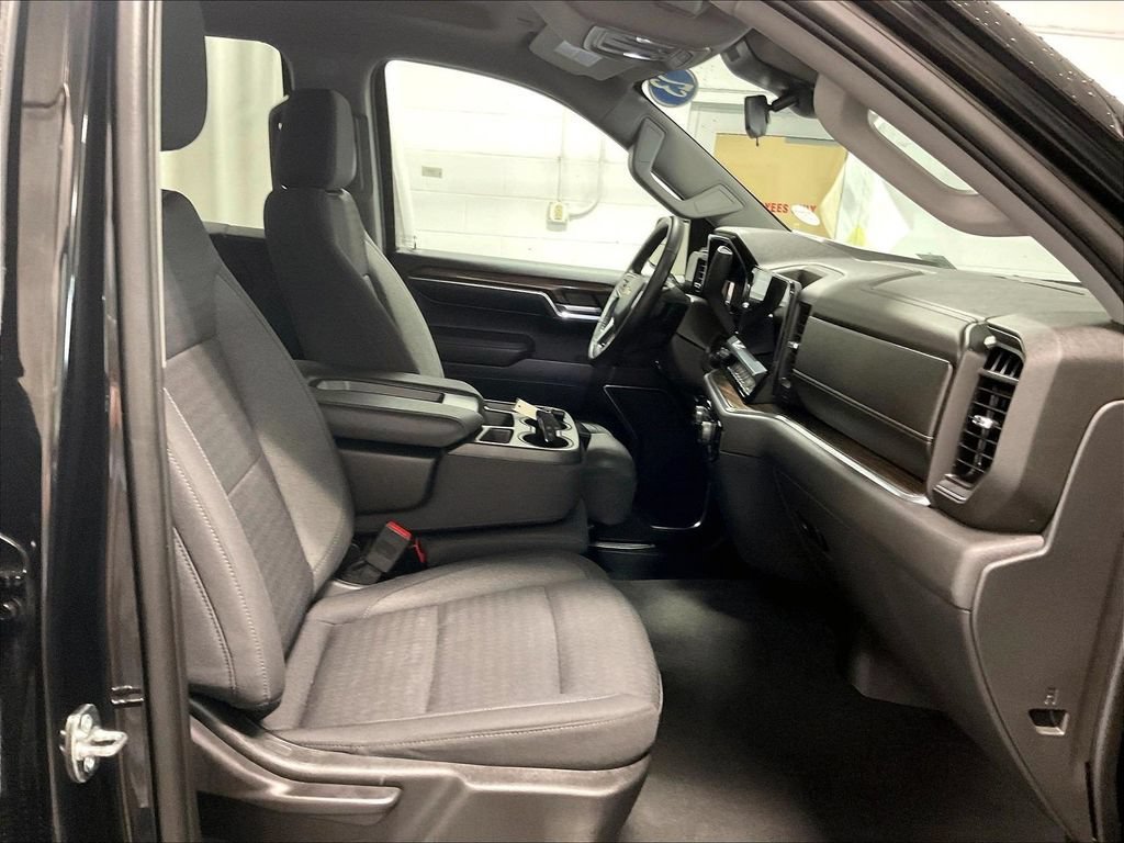 Used 2023 Chevrolet Silverado 1500 LT AWD/4WD image 11