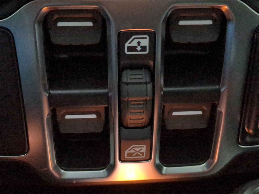 New 2025 Jeep Gladiator Sport image 22